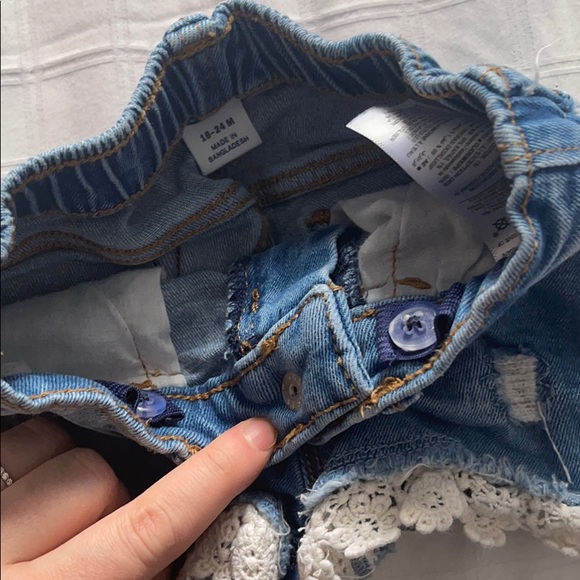 Lace and denim jean shorts 🩳 - Picture 3 of 3